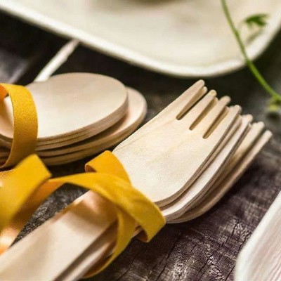 Austraalia toitlustusteeninduse pakkuja kohandatud puidust riistad